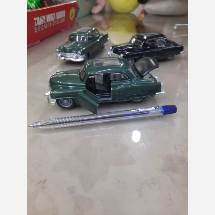 ماکت فلزی کادیلاک موزیکال چراغدار سه در باز شو عقب کش،