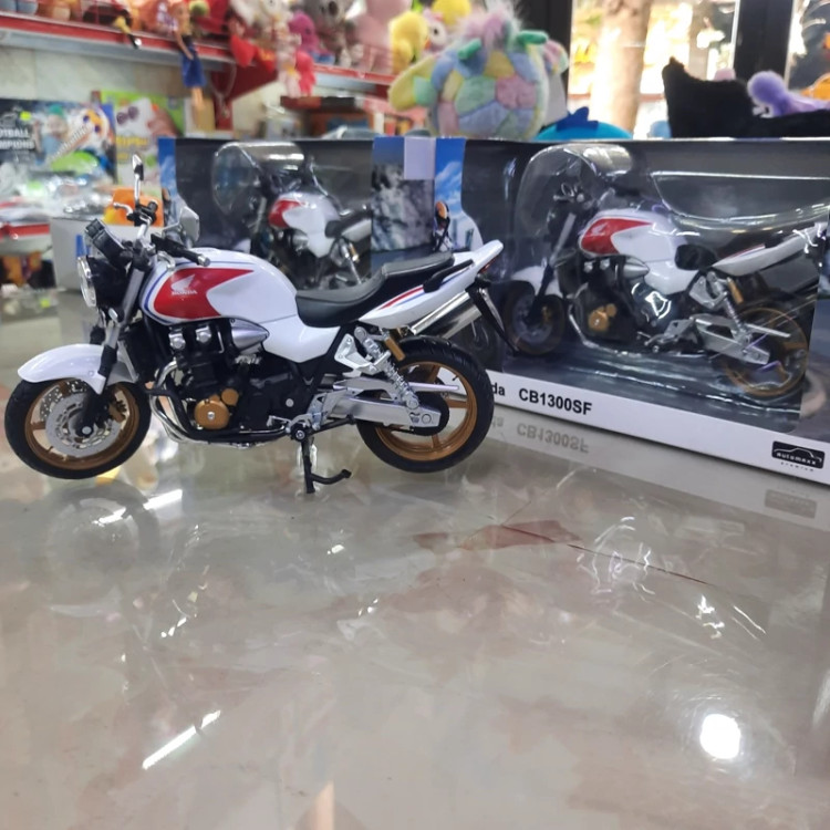 ماکت فلزی موتورهوندا (HONDA CB1300SF)تک جعبه وارداتی
