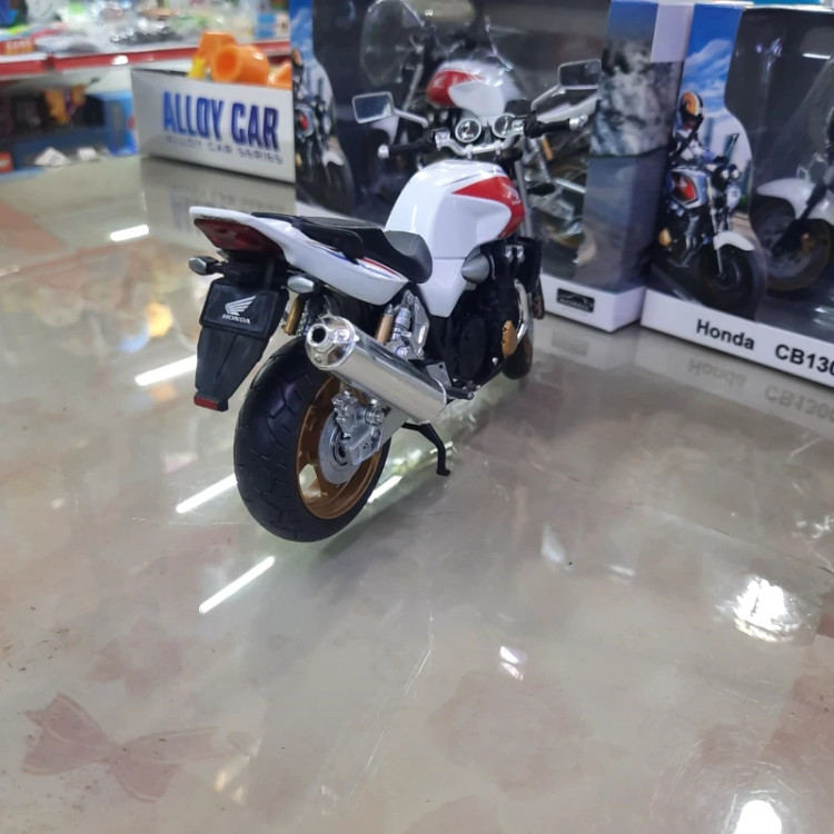 ماکت فلزی موتورهوندا (HONDA CB1300SF)تک جعبه وارداتی