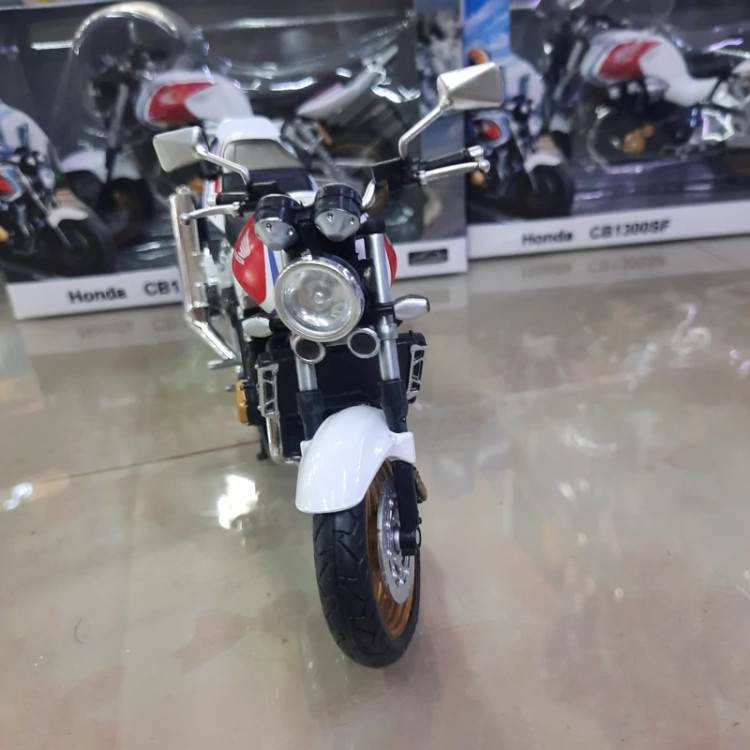 ماکت فلزی موتورهوندا (HONDA CB1300SF)تک جعبه وارداتی