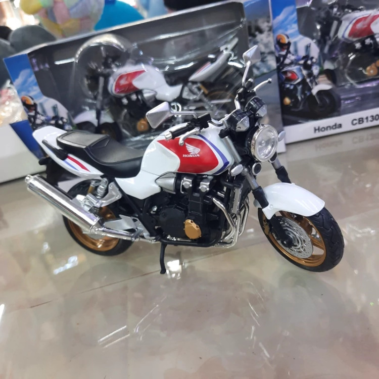 ماکت فلزی موتورهوندا (HONDA CB1300SF)تک جعبه وارداتی