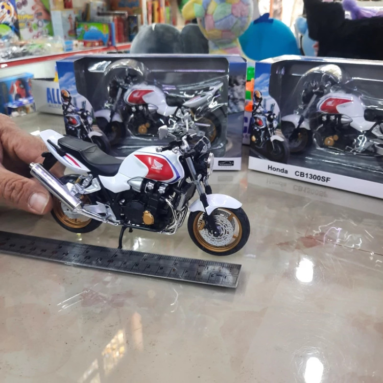 ماکت فلزی موتورهوندا (HONDA CB1300SF)تک جعبه وارداتی