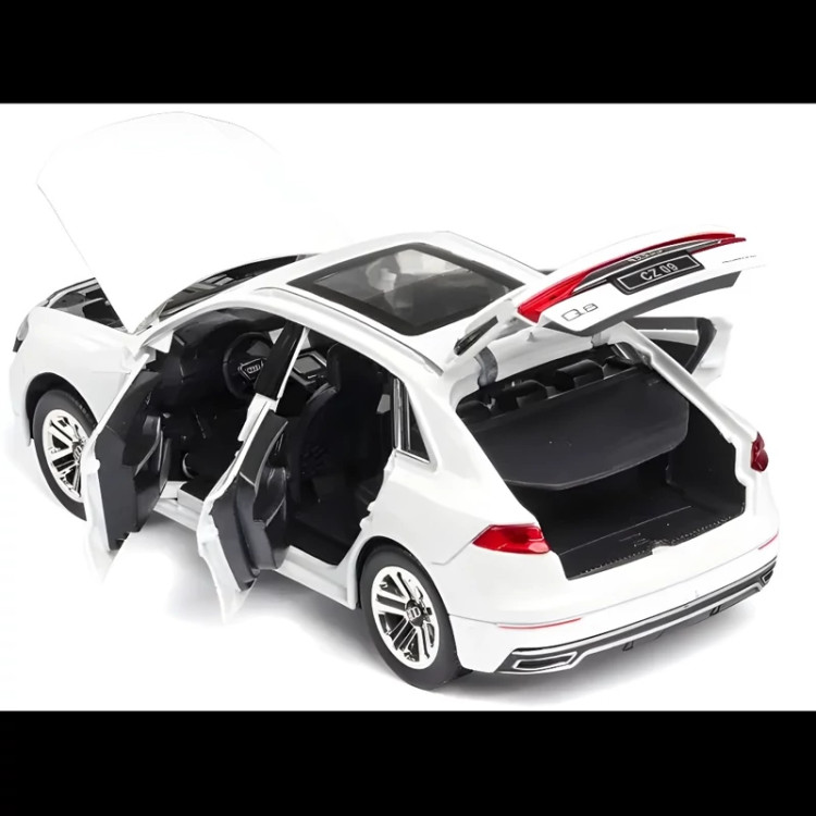 ماکت فلزی آئودیQ8 عقب کش موزیکال چراغ دار داری استند(Audi Q8 )