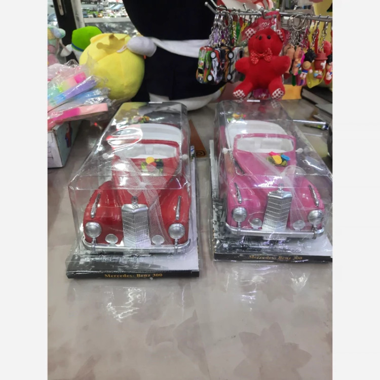 اسباب بازی ماشین بنز 300 گل زده عروس