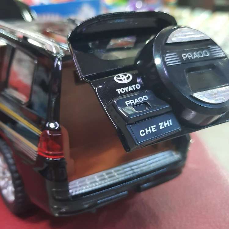 ماکت فلزی تویوتا پرادو 6 در بازشو دود زا موزیکال TOYOTA PRADO رنگ سفید