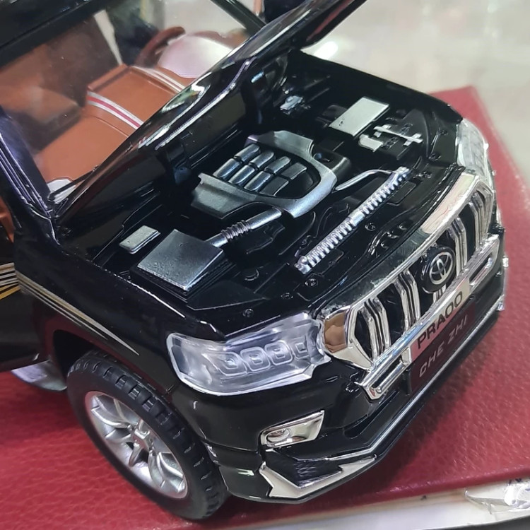 ماکت فلزی تویوتا پرادو 6 در بازشو دود زا موزیکال TOYOTA PRADO رنگ سفید