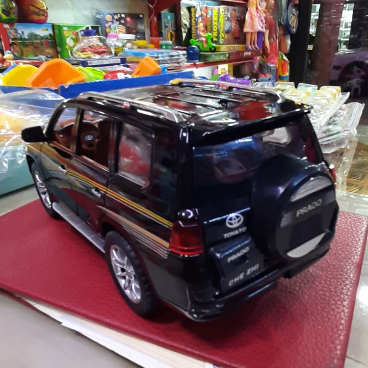 ماکت فلزی تویوتا پرادو 6 در بازشو دود زا موزیکال TOYOTA PRADO رنگ سفید